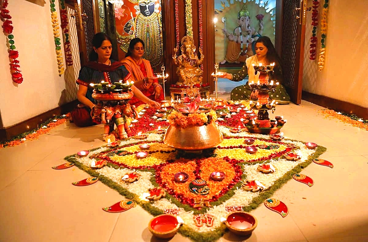 Diwali 2019 Diversity Of Rituals Lakshmi Puja Vidhi Aarti Mantra