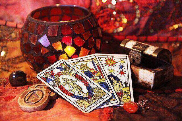 Tarot Card Reading – A Tool Of Divination| From deviation to Omen