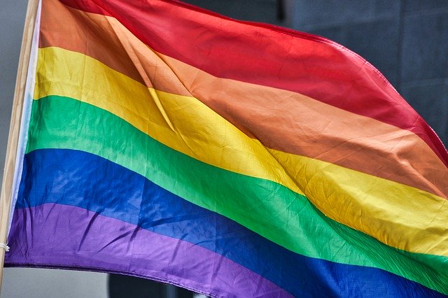 इंद्रधनुषी (Rainbow) झंडा समलैंगिकता का प्रतीक 