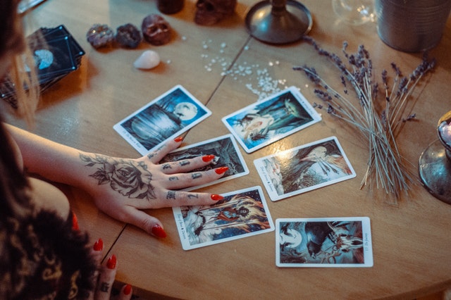 How to learn to read Tarot Cards