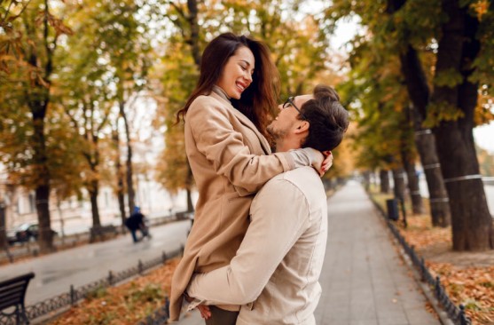 6 Zodiac Signs Fall In Love Easily