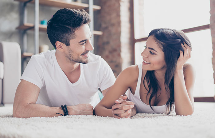 Compatibility 5 Signs That A Girl Likes You